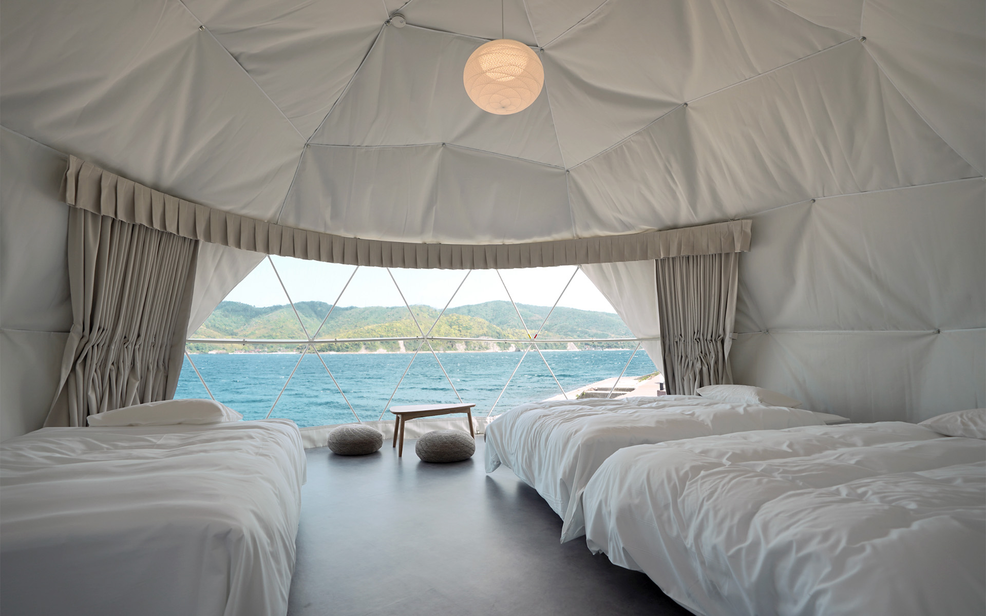 大型グランピングドームテント